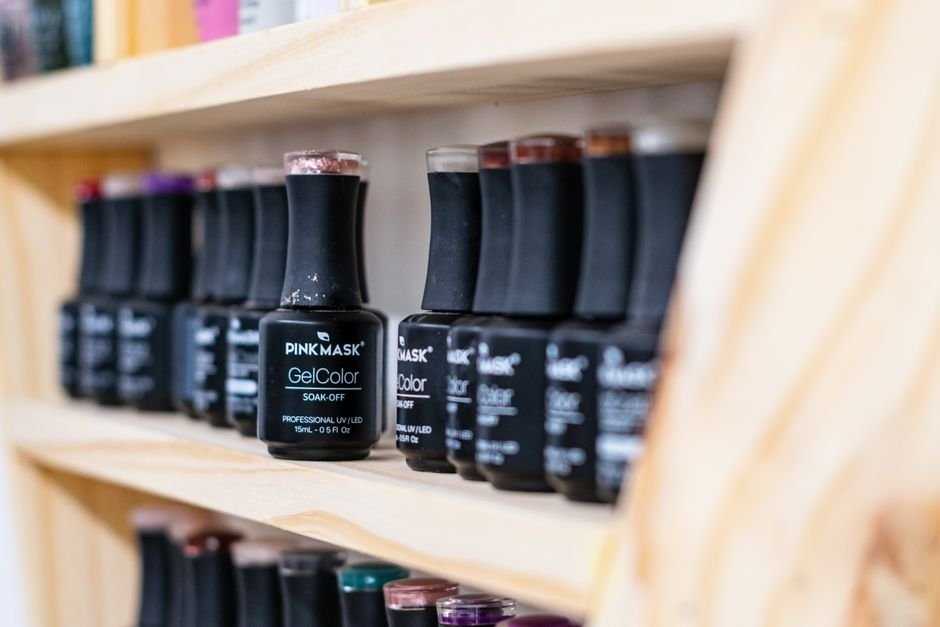 Controle de estoque de produtos de salão: onde o lucro escoa sem ninguém perceber