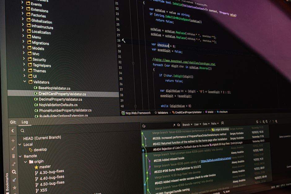 Tela de código mostrando atualização de versão de software